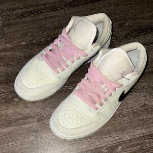 Women's Nike Sneakers - Cream and Pink